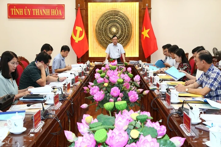 Phó Bí thư Thường trực Tỉnh ủy Lại Thế Nguyên cho ý kiến về công tác chuẩn bị đại hội đảng bộ 13 xã